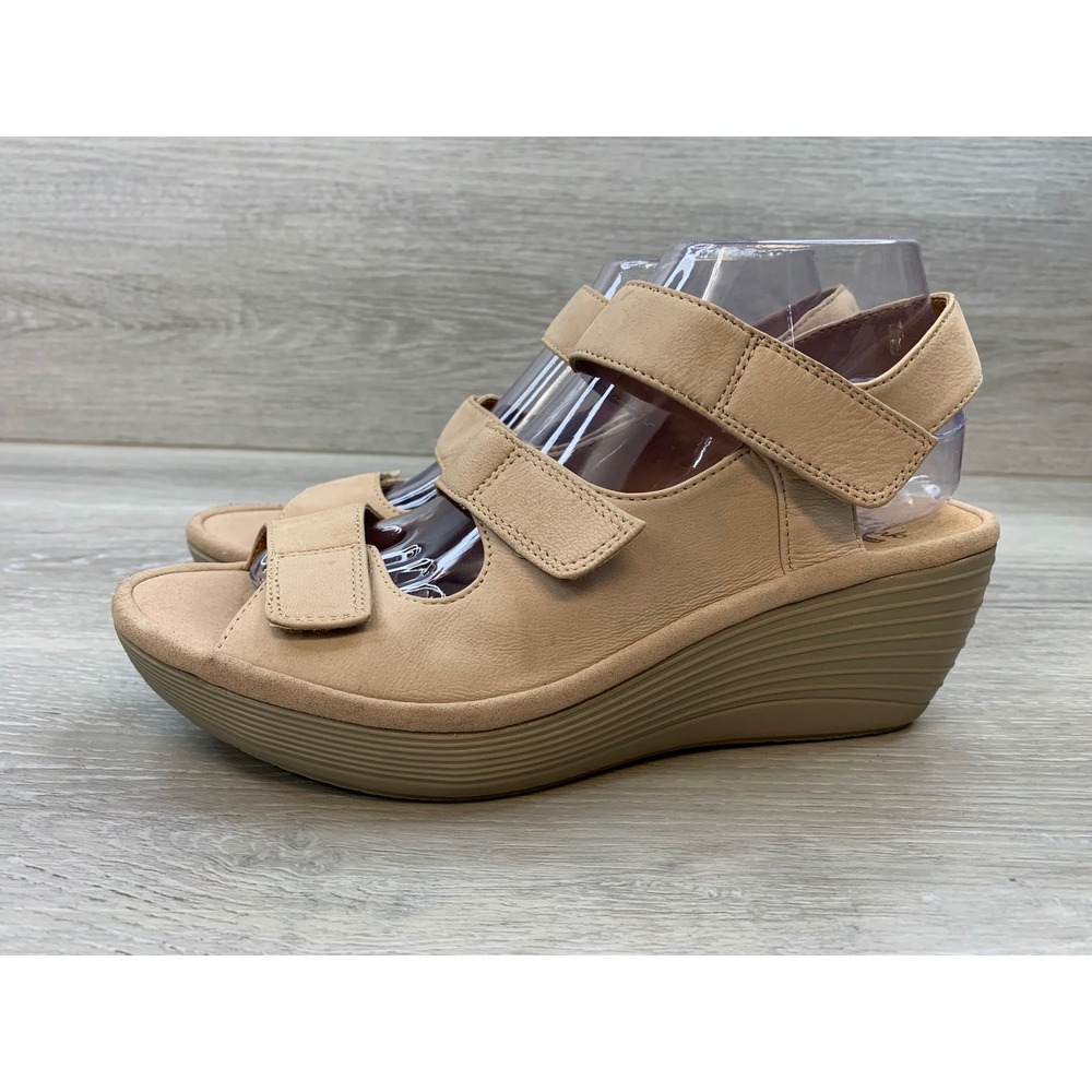 Clarks Collection Women's 8 W Beige Leather Wedge Sandals Cushion Comfort Shoes
